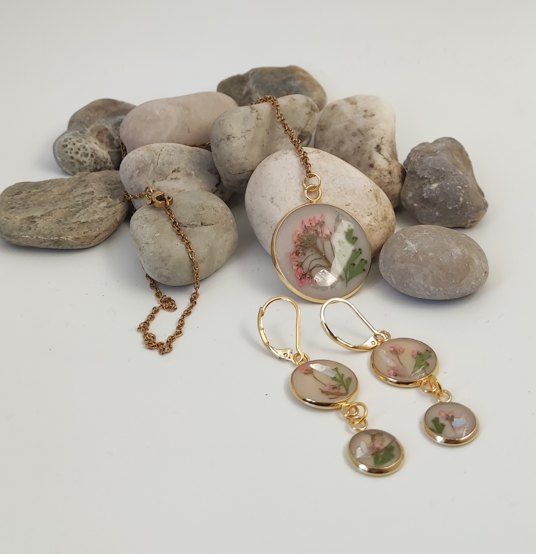 Vaina Jewelry - Resin Botanical Art